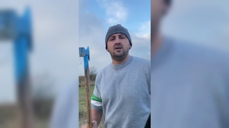 Un activist de mediu a filmat momentul în care este atacat cu toporul. Ce s-a întâmplat