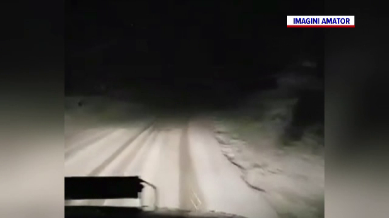 Ninsoare abundentă a luat pe nepregătite șoferii din Cluj. A fost nevoie de intervenția utilajelor de deszăpezire