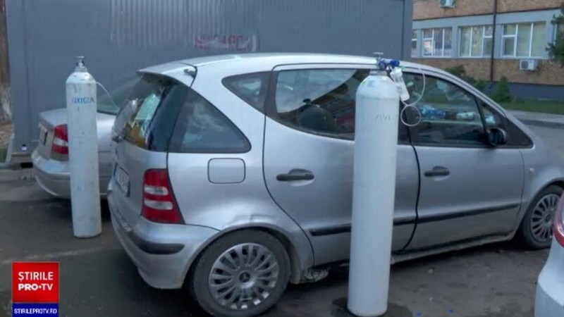 Situație critică în Buzău. Bolnavii de Covid primesc oxigen în parcare, direct în mașinile cu care vin la spital