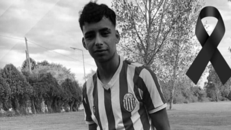 Un fotbalist a murit la 17 ani, după ce un polițist l-a împușcat în cap, chiar sub privirile coechipierilor săi