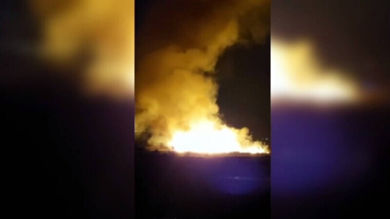 Incendiu violent de vegetație în Bacău. Au ars șase hectare