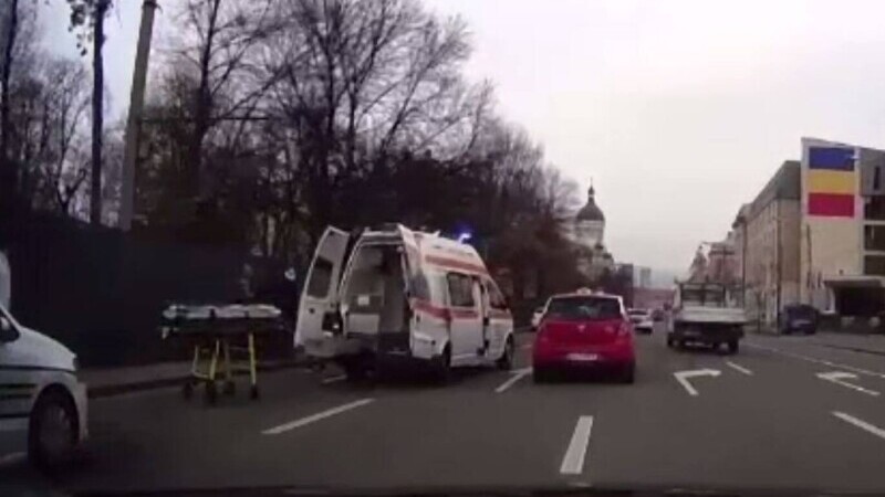 Un bărbat a fost accidentat mortal de o mașină pe trotuar, în Cluj-Napoca. Șoferul încercase să evite un biciclist