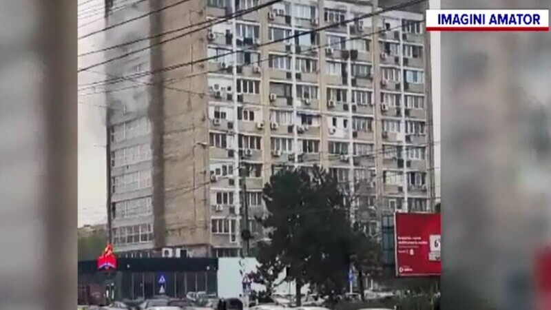 Blocul turn din centrul Craiovei, evacuat după un incendiu la subsol. Fumul înnecăcios a inundat toate etajele