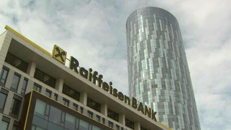 Românii împrumutați de Raiffeisen Bank vor primi bani înapoi. În ce condiții se aplică decizia