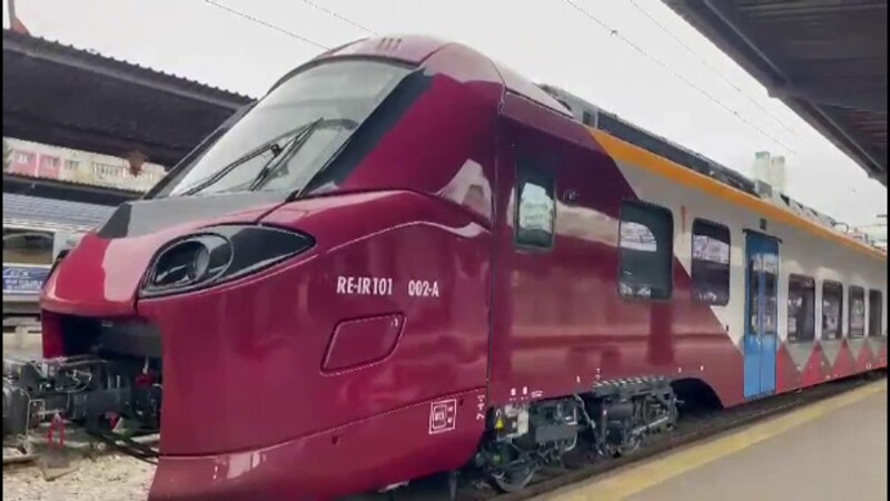 Primul tren nou cumpărat de România a intrat în ciruclație. Ruta pe care va merge zi de zi