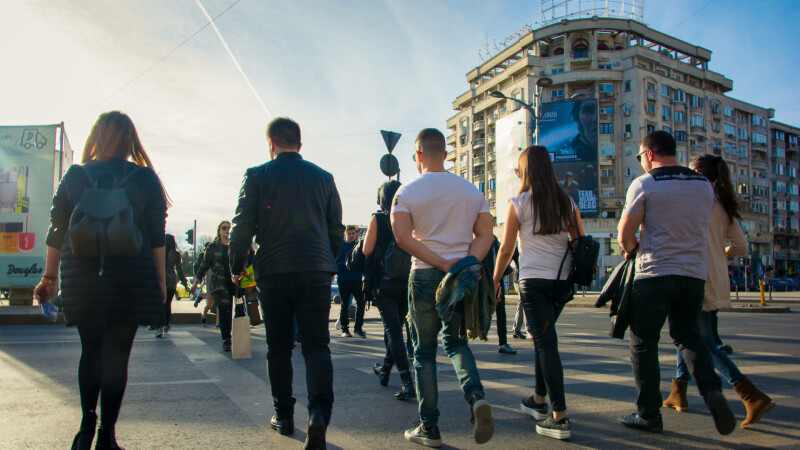 oameni pe strada, bucuresti