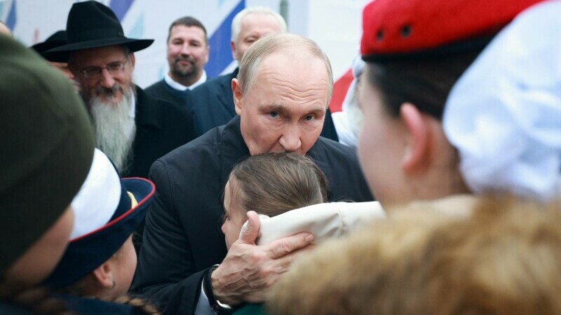 putin fetita piata rosie