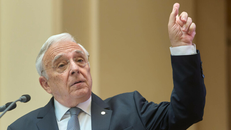 Mugur Isărescu, guvernatorul BNR