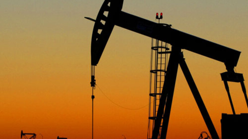 Pretul petrolul atinge vineri a treia zi de declin