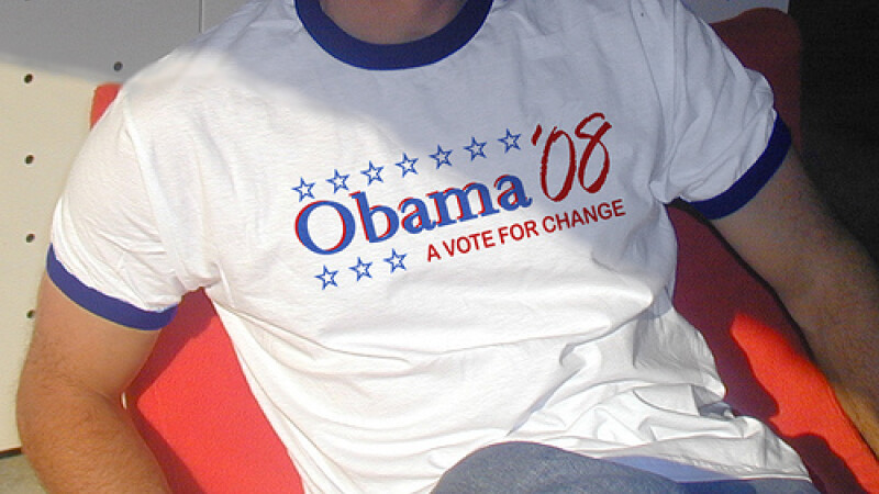 Impuscat la Londra pentru ca purta tricou cu chipul lui Barack Obama
