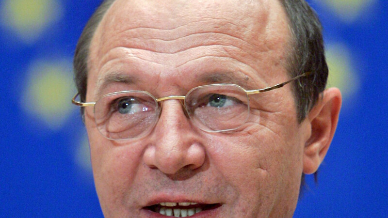 Basescu: Guvernul incearca sa mascheze nereguli in gestionarea fondurilor