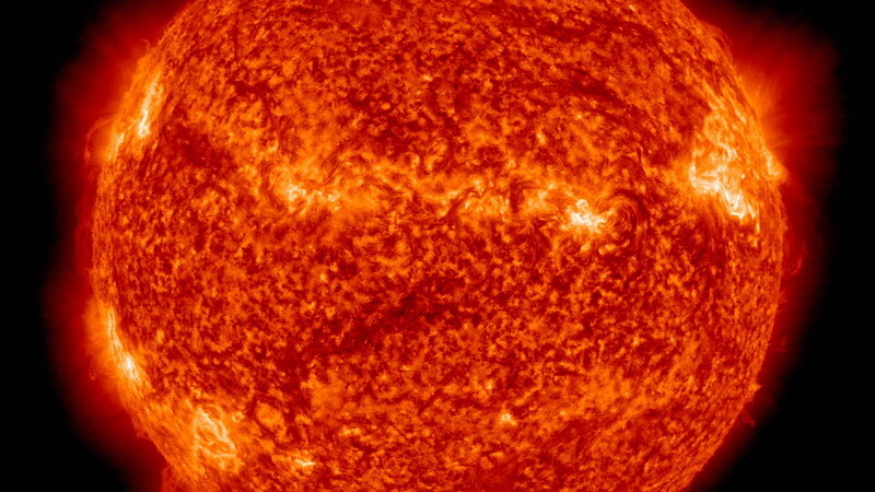 Soarele fotografiat de NASA cu ultraviolete si raze-X