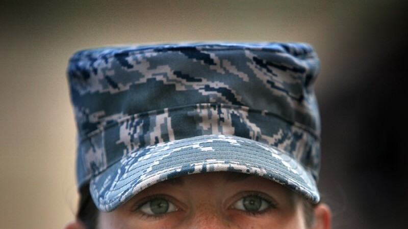 femeie militar