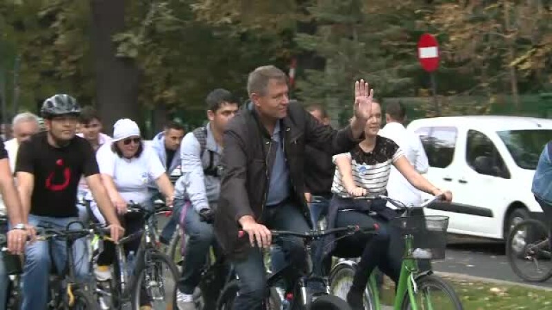 Klaus Iohannis pe bicicleta