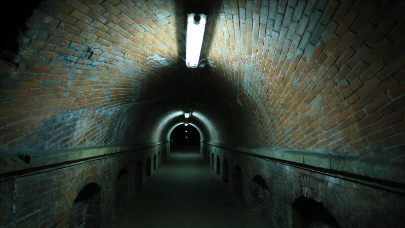 tunel - shutterstock