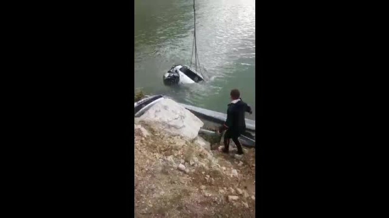 Masina cazuta in Dunare