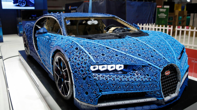 Bugatti Chiron făcut din lego, expus la Salonul Auto de la Paris