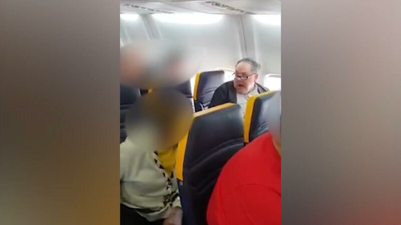 ryanair, incident, rasist, video