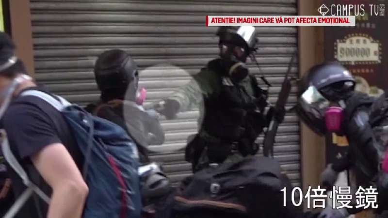 Momentul în care polițiștii împușcă un protestatar în Hong Kong