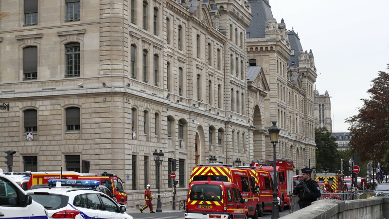 Atac cu armă la sediul Poliției din Paris - 2
