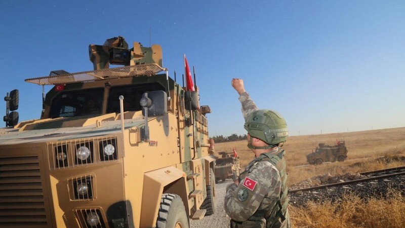 Turcia concentrează trupe la graniţa cu Siria