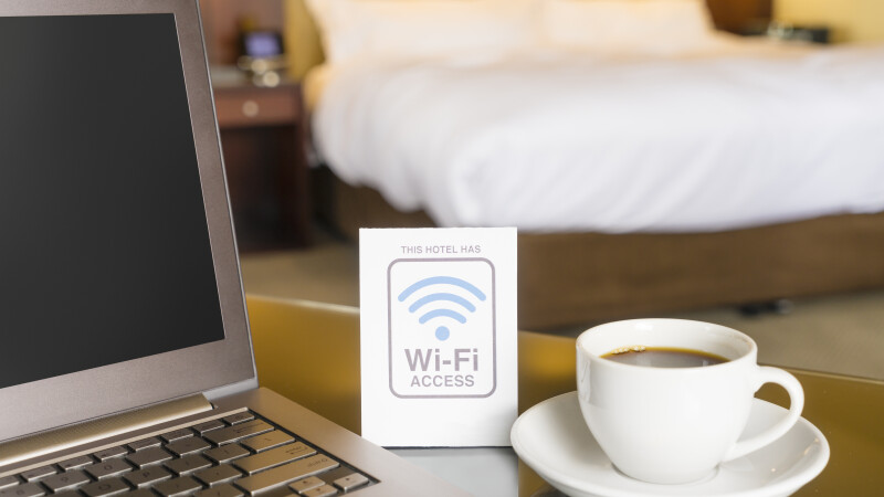 Turiștii hotelurilor de lux, spionați prin rețeaua Wi-Fi. Cum funcționează mecanismul