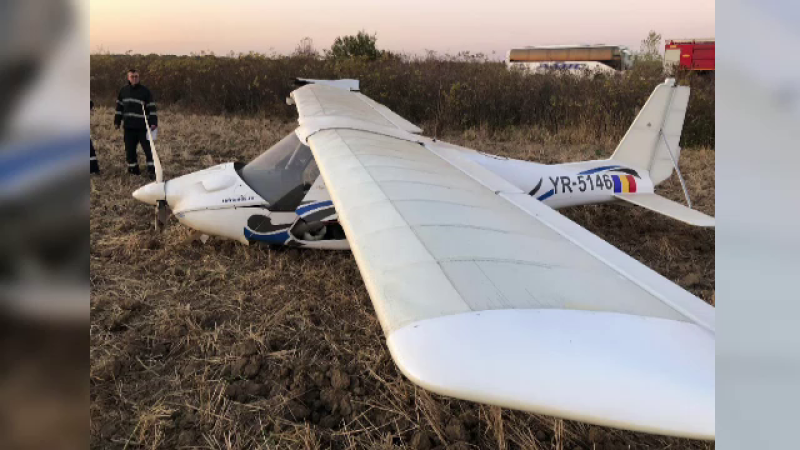 Filmul incidentului în care un avion a aterizat forțat pe un câmp de lângă autostrada A1