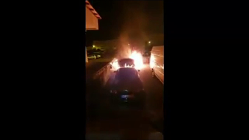 Supărat pe nevastă, i-a dat foc la mașină. Ce s-a întâmplat