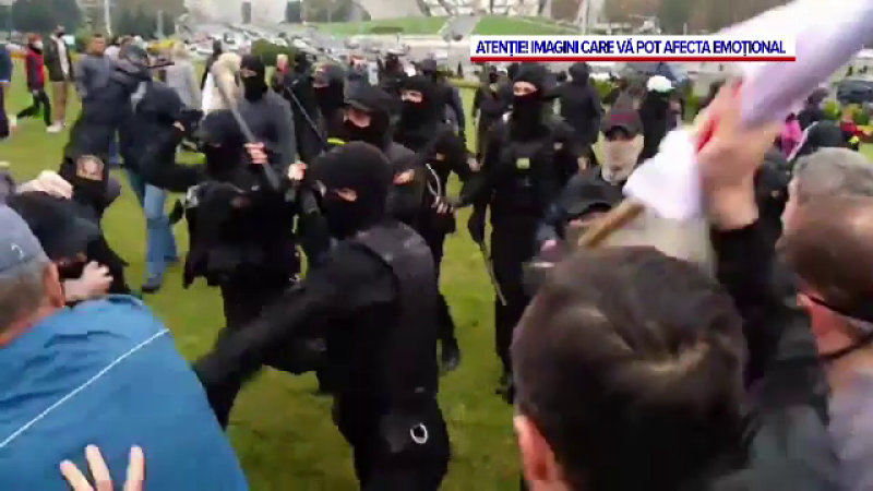 Arestări brutale în timpul protestelor din Belarus. Poliția a intervenit cu grenade și gaze lacrimogene