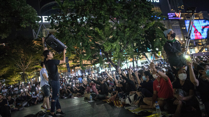 Proteste masive în Thailanda. Manifestanții și politicienii cer demisia prim-ministrului