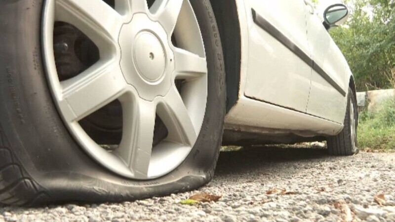 Anvelopele a zeci de mașini au fost distruse peste noapte într-o parcare din Cluj-Napoca