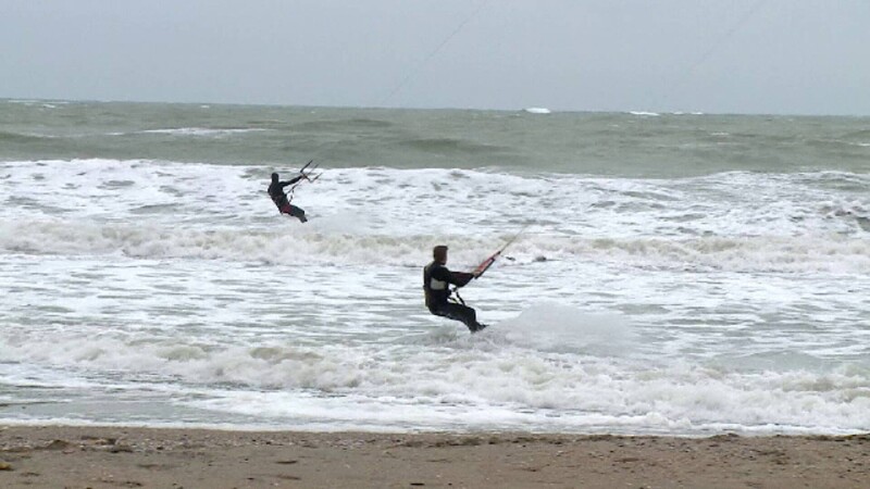 kite surfing