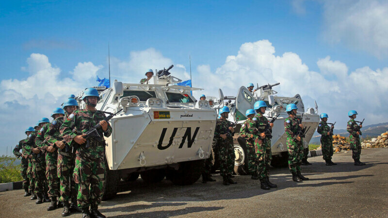 soldati ONU, casti albastre