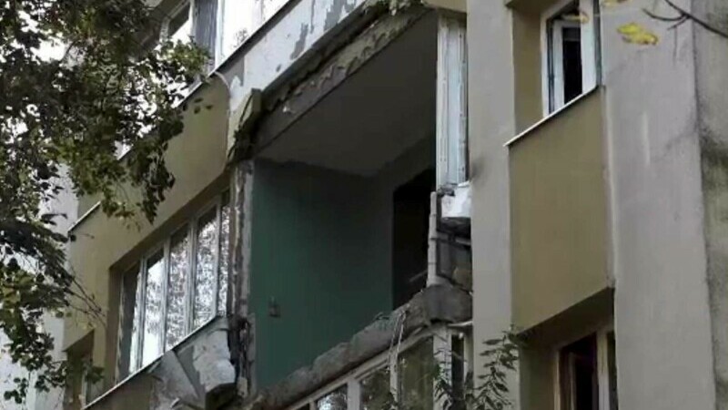 Explozie într-un bloc din Târgu Mureș. Peretele unei bucătării a ajuns în curtea imobilului
