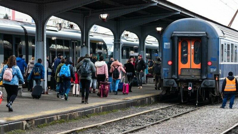 Noul mers al trenurilor transformă întârzierile în program oficial. Pe unele rute călătoriile vor dura și cu o oră în plus