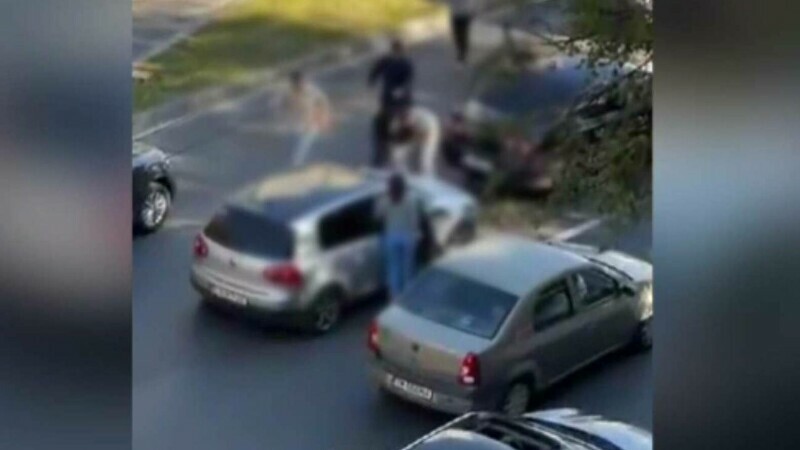 Scandal în trafic în Timișoara, cu pumni, palme și un spray lacrimogen, aplanat de polițiștii locali. De la e a pornit totul