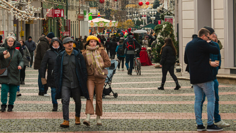 oameni pe strada, frig