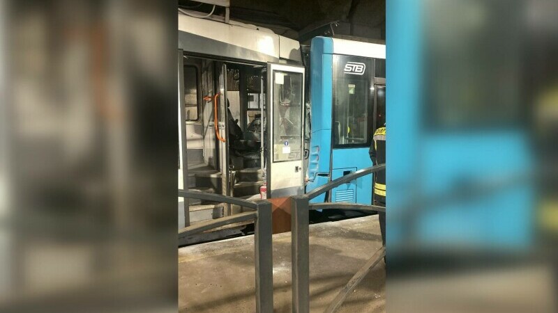 accident tramvai autobuz pasaj victoriei