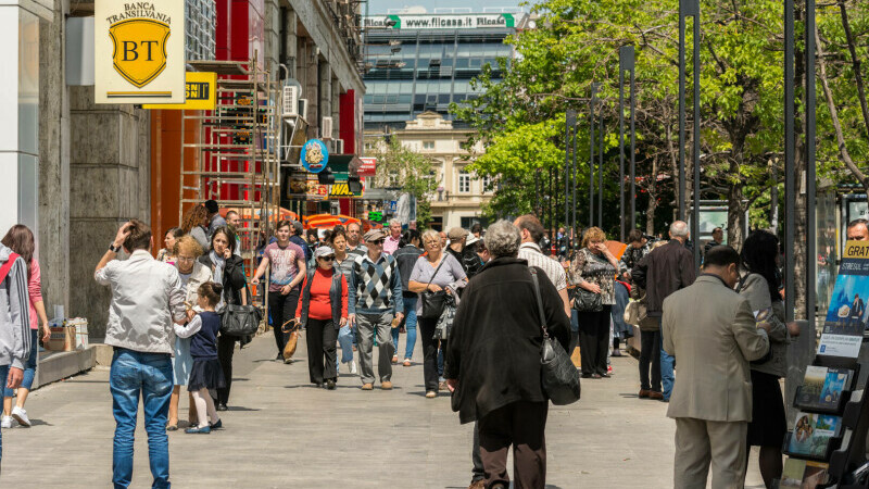 oameni pe strada, bucuresti