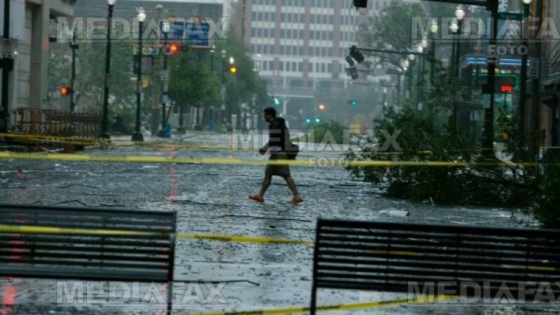 Stare de alerma maxima in Texas din cauza uraganului Ike