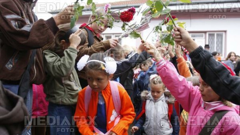 Clopotelul a sunat azi si in scolile din Galati si Braila!