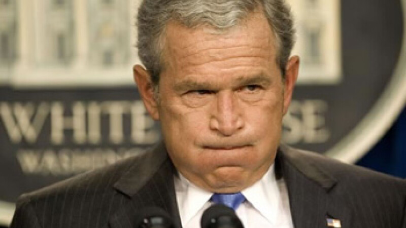 George Bush sufera cu capul!