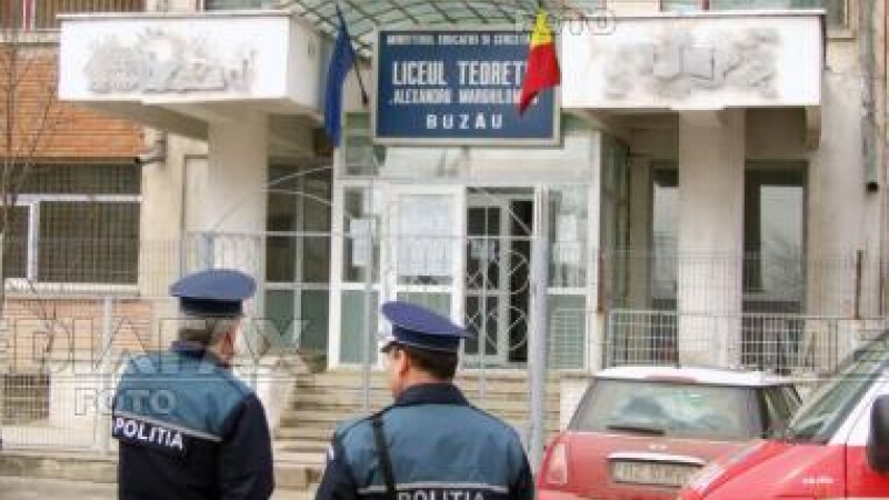 Buzau: politistii i-au cautat prin baruri pe elevii chiulangii