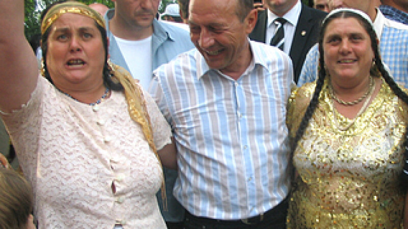 Traian Basescu, romi
