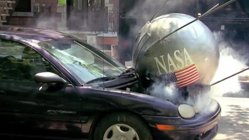 creative Seasoning protest VIDEO. Sa-ti stea inima in loc. Cum a cazut satelitul NASA peste o masina  din SUA - Stirileprotv.ro