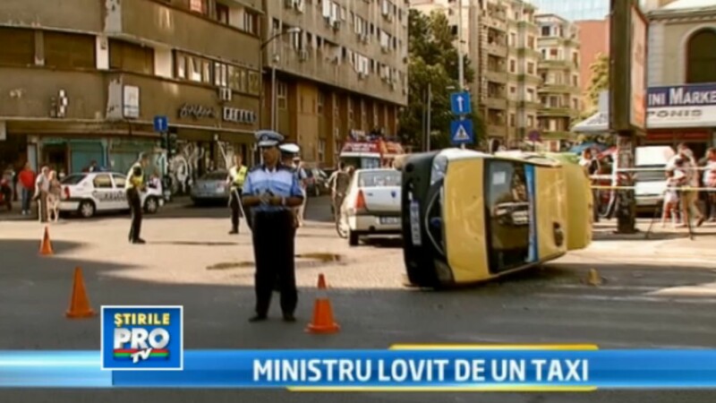 Ecaterina Andronescu, implicata intr-un accident auto. Un taxi s-a rasturnat, SMURD a intervenit