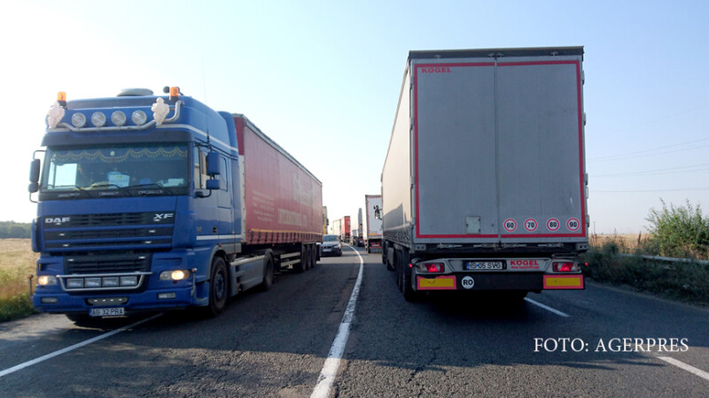 Traficul rutier in zona centurii municipiului Buzau este ingreunat din cauza unui protest organizat de transportatori fata de scumpirea politelor RCA.