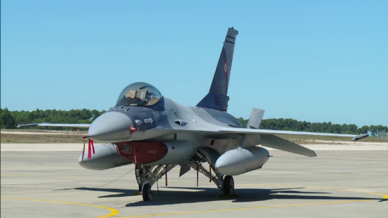 avion F-16