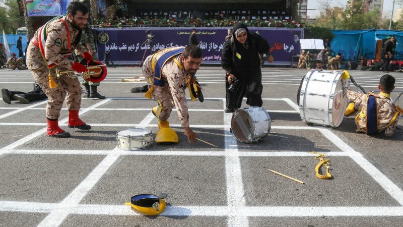 Masacru la o paradă militară din Iran. Sunt cel puțin 24 de morți