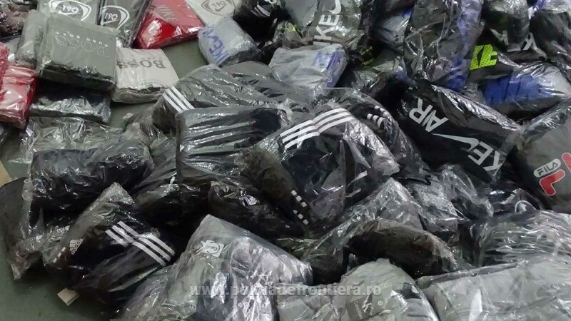 Peste 1.800 de bunuri susceptibile a fi contrafăcute, confiscate de polițiștii de frontieră din cadrul P.T.F. Giurgiu